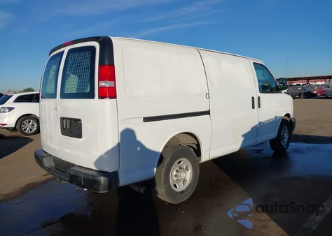2017 Chevrolet Express 2500 Work Van z USA, uszkodzony, nr VIN 1GCWGAFF4H1326784